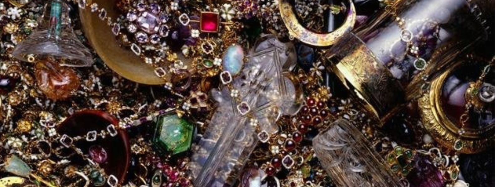 Priceless Hoard Features Sri Lankan Jewels